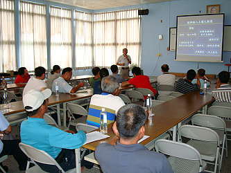 本場卓家榮先生講解木瓜土壤管理及合理化施肥技術