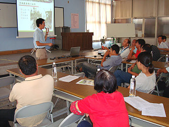 本場黃士晃助理研究員詳細講解木瓜生育特性及栽培管理技術
