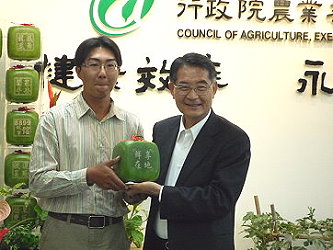 方形西瓜生產達人廖文斌農友致贈