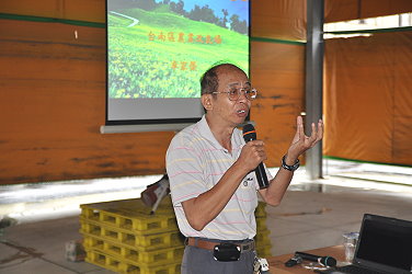 本場卓家榮先生詳細講解土壤管理重點及合理化施肥技術