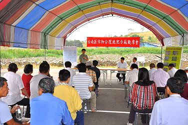 研究人員講解栽培管理、病蟲害防治及合理施肥要點