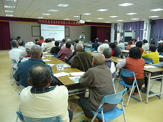 黃瑞彰副研究員講解作物合理化施肥