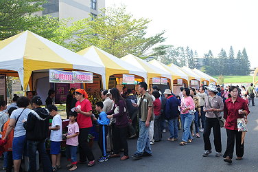 展售會場人潮絡繹不絕