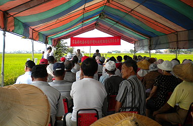 羅正宗分場長回答農友水稻相關問題