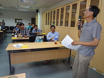 場長頒發結業證書