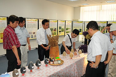 委員參觀本場育成新品種之展示之ㄧ
