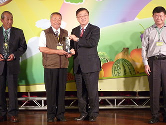 嘉義縣新港鄉農會同時獲選績優吉園圃輔導單位與運銷單位