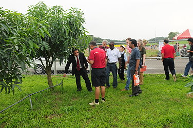 參觀果樹滴灌設施