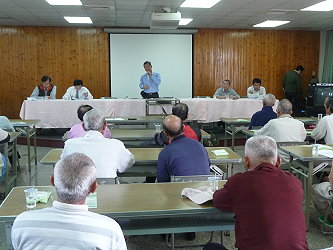 本場鄭榮瑞副場長主持農業技術諮詢座談