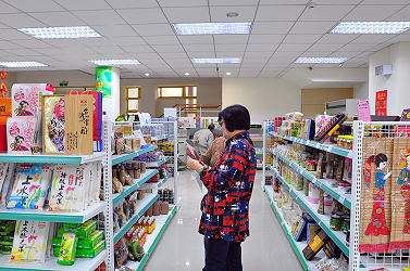 寬敞明亮的賣場