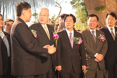 蘭協理事長高紀清陪同吳副總統、臺南市長、農委會陳主委等人參觀解說