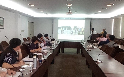 本場王仕賢場長簡報說明有機蔬菜生產示範區之分區規劃