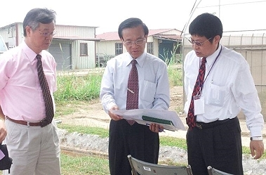 陳副主任委員參觀有機田區