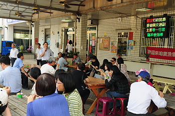 參訪善化區農會農特產展示中心，由胡店長介紹供銷部營運概況 
