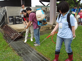 病蟲害防治課程學員現場操作