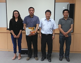 外賓與本場長官、同仁合影留念