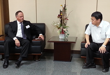 美國阿肯色州副州長達爾與 王仕賢場長晤談臺南區農業概況