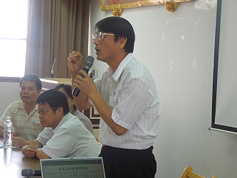 農糧署張金城視察說明安全用藥的重要性