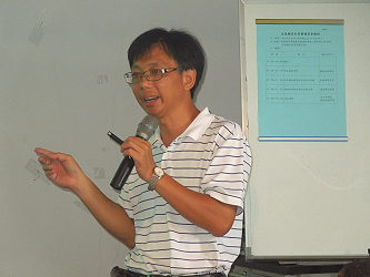 農試所鳳山分所林照能助理研究員講解苦瓜栽培技術 