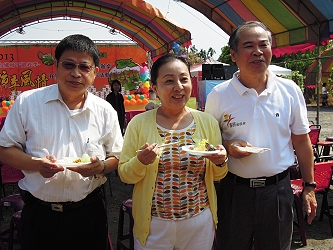 張花冠縣長、番路鄉農會總幹事李啟三、臺南區農業改良場場長王仕賢邀請大家來品味當令的「柿季」風情