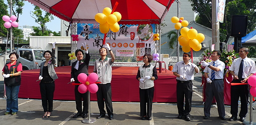 與會貴賓剪綵儀式