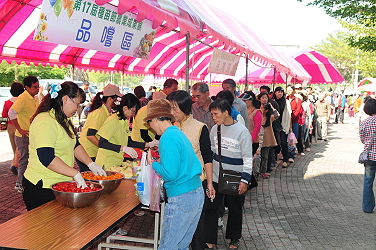 蔬果品嚐大排長龍