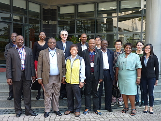 副場長與穆西比眾議長一行人合影留念