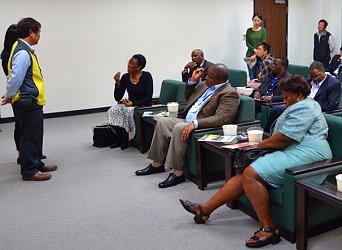 來賓對臺灣農業現況興味盎然提問踴躍，副場長皆仔細回覆