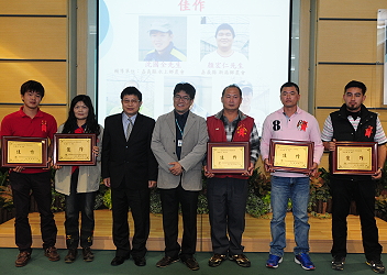 第二組佳作得獎農友合影 