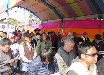 與會農友仔細聆聽硬質玉米品種特性差異及栽培管理技術 