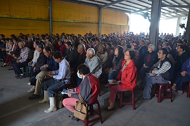 參加農友相當踴躍座無虛席，勤作筆記