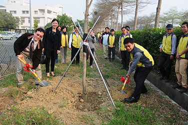 場長及莊分院長 pose 擺好準備大展身手啦 !