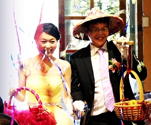 阿土伯與貝兒公主走紅地毯