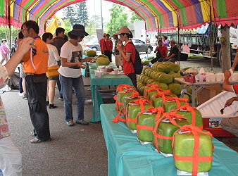 瓜果展售攤位銷售場景