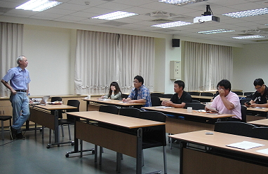 許明仁博士講授蔬果加工原理與鳳梨加工概論課程