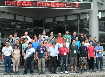王場長仕賢與園藝入門班學員合照