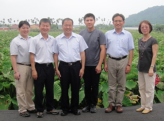 張致盛處長及林內鄉農會黃總幹事等現場訪視青農林尚蔚先生