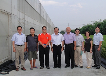 張致盛處長及大埤鄉農會吳總幹事等現場訪視青 農許育彰先生