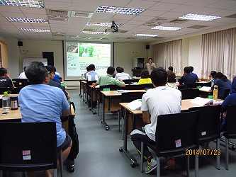 颱風天師生們風雨無阻上課情景 