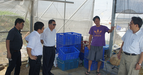 現場訪視青年農民陳朋修 