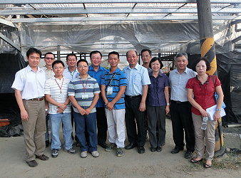 陳啟豐三兄弟與各位長官合照