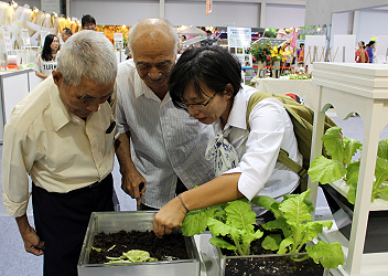 稻米達人參觀蚓糞堆肥