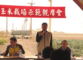 水林鄉農會推廣股蔡瑞堂股長鼓勵農友種植硬質玉米，無產銷失衡問題