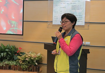 張嵐雁助理研究員進行專題報告