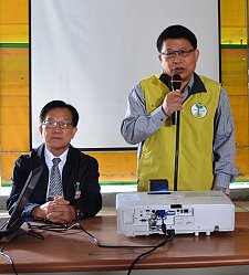 本場王仕賢場長開場致詞 ，麻豆農會李育賢總幹事則提醒農友健康管理的重要