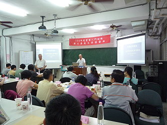 學員們認真聽呂明雄教授講課