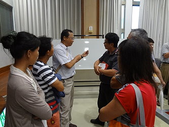 林經偉助研員現場解答農友問題