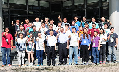 有機初階班學員與王場長合照