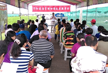 林經偉助理研究員解說青江菜合理化施肥技術
