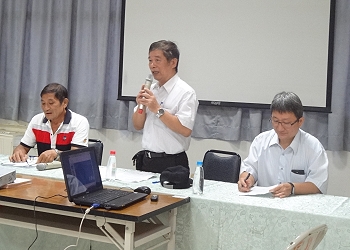 鄭榮瑞副場長(中)與南化區農會黃連定總幹事(左)共同主持講習會